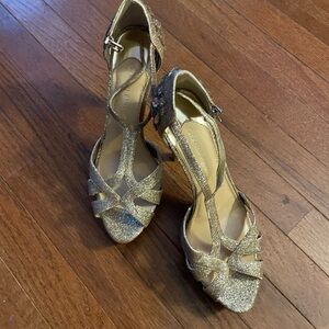 Glitter Gold Heels 👠